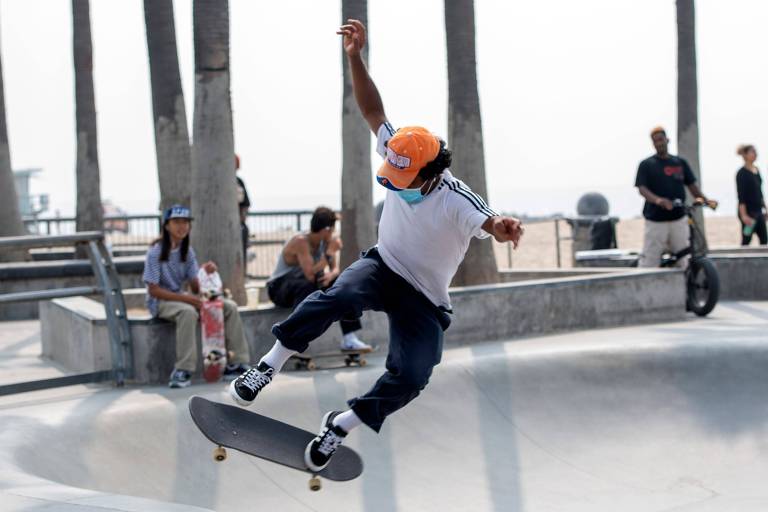 Skatista em Venice Beach, na Califórnia