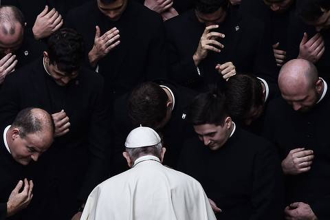 -- AFP PICTURES OF THE YEAR 2020 --

Pope Francis prays with priests at the end of a limited public audience at the San Damaso courtyard in The Vatican on September 30, 2020 during the COVID-19 infection, caused by the novel coronavirus. (Photo by Filippo MONTEFORTE / AFP)