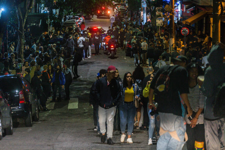 Número de internações por Covid-19 aumentou em São Paulo no mês de novembro; especialista considera reabertura como precipitada