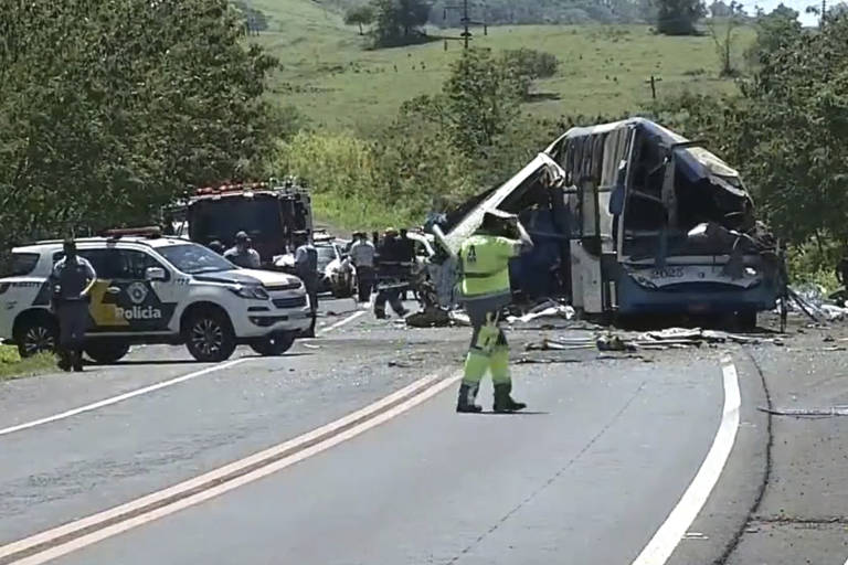 A rodovia precisou ser interditada para atendimento da ocorrência. Até as 11h, a rodovia permanecia fechada para o tráfego de veículos