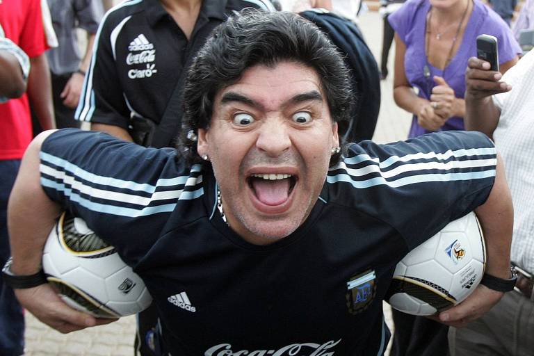 Maradona, quando treinador da seleção argentina em 2010, em passeio pelas ruas de Petória, na África do Sul, antes da Copa daquele ano