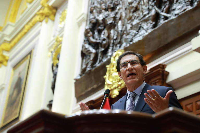 Martín Vizcarra, que sofreu processo de impeachment e foi afastado da Presidência do Peru, em discurso no Congresso