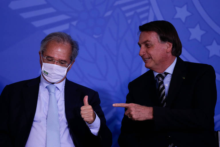 O ministro Paulo Guedes ao lado do presidente Jair Bolsonaro