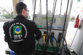 Procon e ANP fiscalizam postos de combustíveis