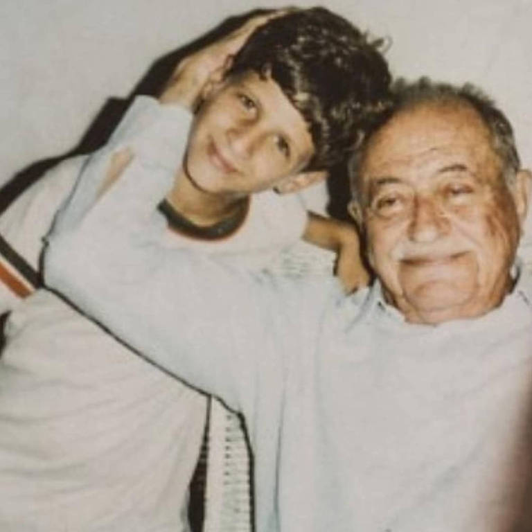 Miguel Arraes de Alencar foi um advogado, economista e político brasileiro e prefeito da cidade de Recife com sua neto João Henrique de Andrade Lima Campos