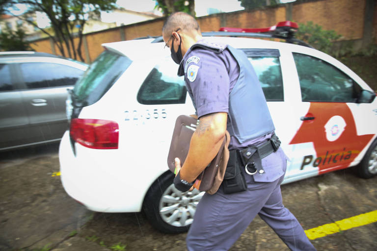 No cartório, a apuração dos votos em papel é feita perante a Junta Eleitoral, presidida pelo juiz eleitoral, e os votos são digitados numa urna eletrônica de contingência