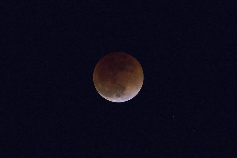 Lua de sangue: Entenda o eclipse lunar que será visível no Brasil no domingo