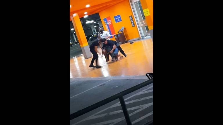 Em 19 de novembro de 2020, João Alberto Silveira Freitas, 40, conhecido como Beto Freitas, foi espancado até a morte por dois seguranças de uma loja do Carrefour, em Porto Alegre. Um deles era PM temporário e não tinha cadastro como vigilante; os dois foram presos em flagrante