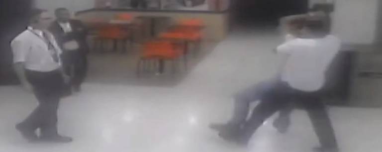 Em outubro de 2018, um homem negro e deficiente físico foi agredido por funcionários do Carrefour em São Bernardo do Campo.  tomou uma lata de cerveja dentro da loja e alegou que pagaria pelo item, mas antes disso foi perseguido pelo gerente da unidade e por um segurança, encurralado no banheiro e recebeu um mata-leão na esteira rolante do supermercado 