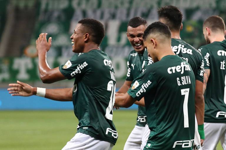 Jogadores do Palmeiras comemoram gol contra o Delfín no Allianz Paruqe 