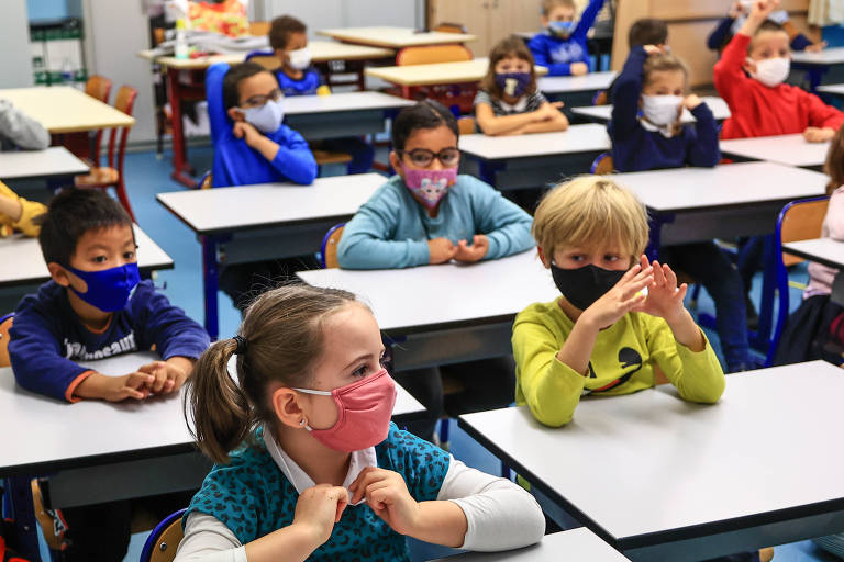 Países mantém escolas abertas na pandemia