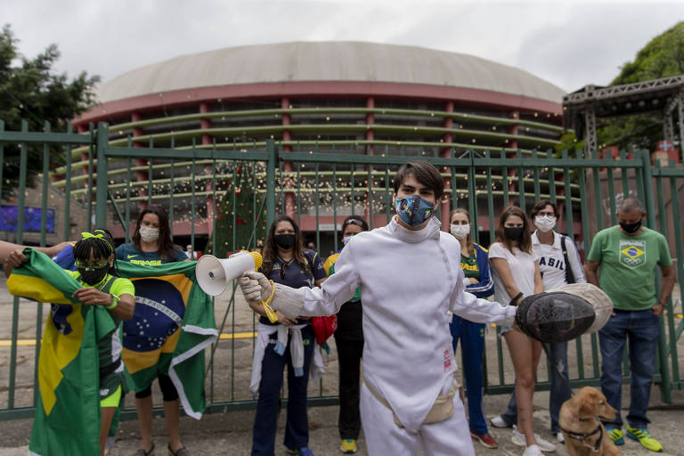A manifestação, que ocorreu neste domingo (6), às 9h, foi convocada após o Condephaat decidir não abrir processo de tombamento do Complexo Desportivo Constâncio Vaz Guimarães