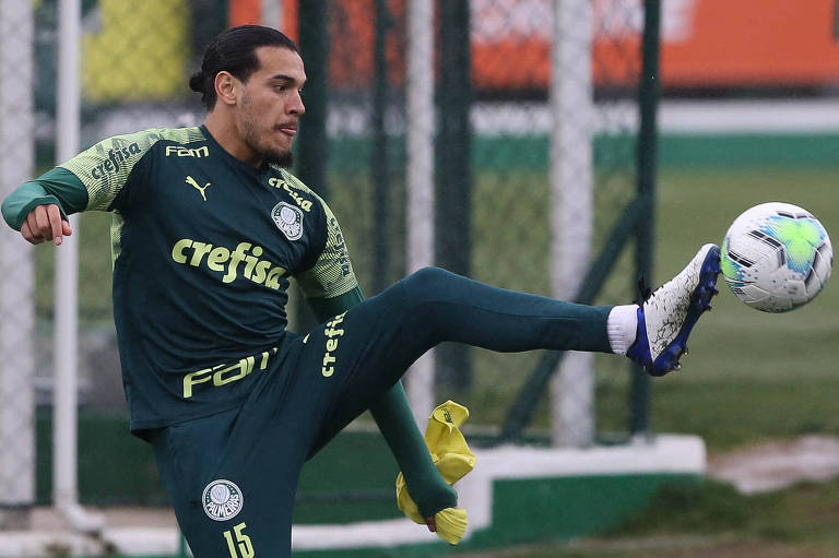 Zagueiro paraguaio Gustavo Gómez durante treino do Palmeiras na Academia de Futebol