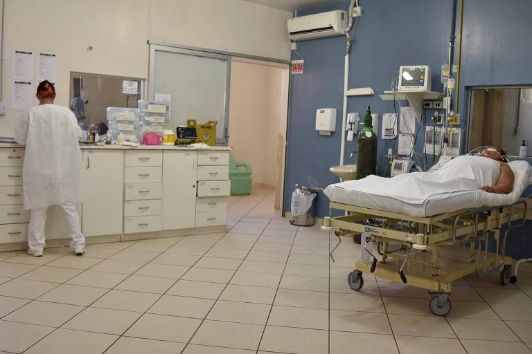 Paciente de Covid-19 no Centro de Triagem Tito Bianchini, na cidade de Lages (SC)