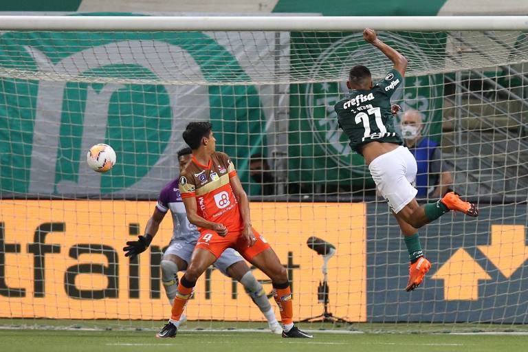 Veron marca pelo Palmeiras contra o Delfín, em jogo das oitavas de final da Libertadores, na semana passada