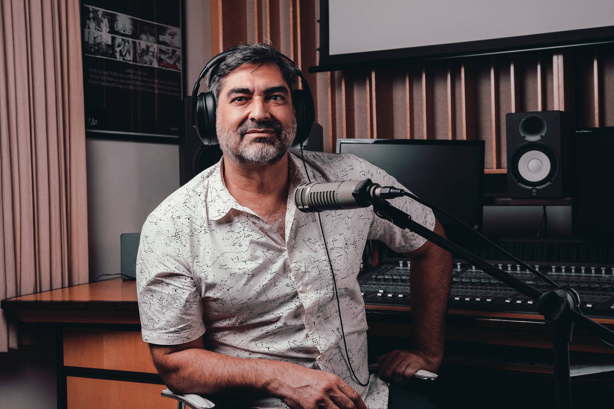 Zeca Camargo estreia podcast Depois Daquele Hit - 13/07/2022 - Ilustrada -  Folha