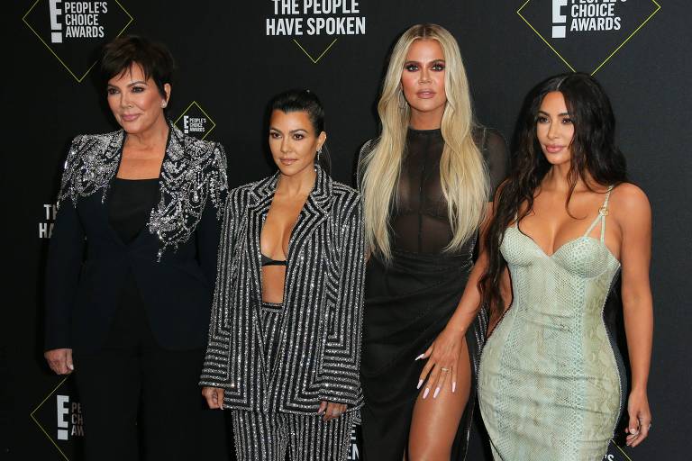 Kris Jenner, Kourtney Kardashian, Khloe Kardashian e Kim Kardashian na 45º edição do E! People's Choice Awards em 2019
