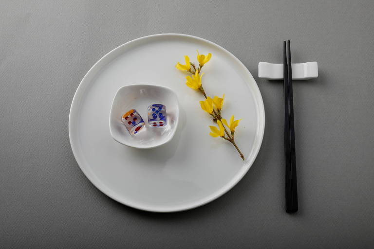 Em um mês, por exemplo, consumimos plástico em quantidade semelhante ao de um tijolo de plástico Lego