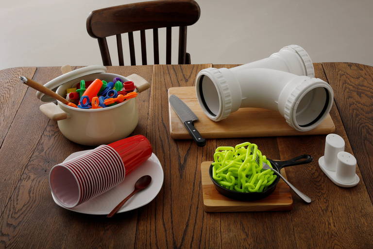 Em uma década podemos ingerir 2,5 kg de plástico, o equivalente a dois pedaços grandes de cano plástico