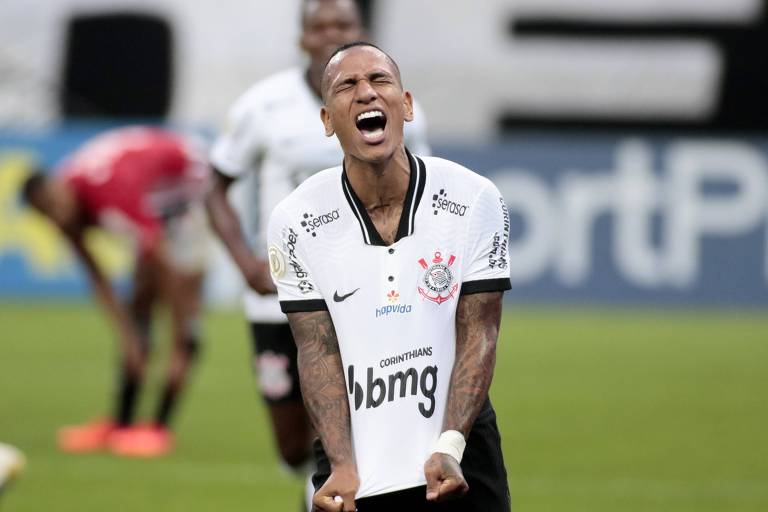 Otero comemora seu gol na vitória do Corinthians sobre o São Paulo, neste domingo (13), na Neo Química Arena, pela 25ª rodada do Brasileirão