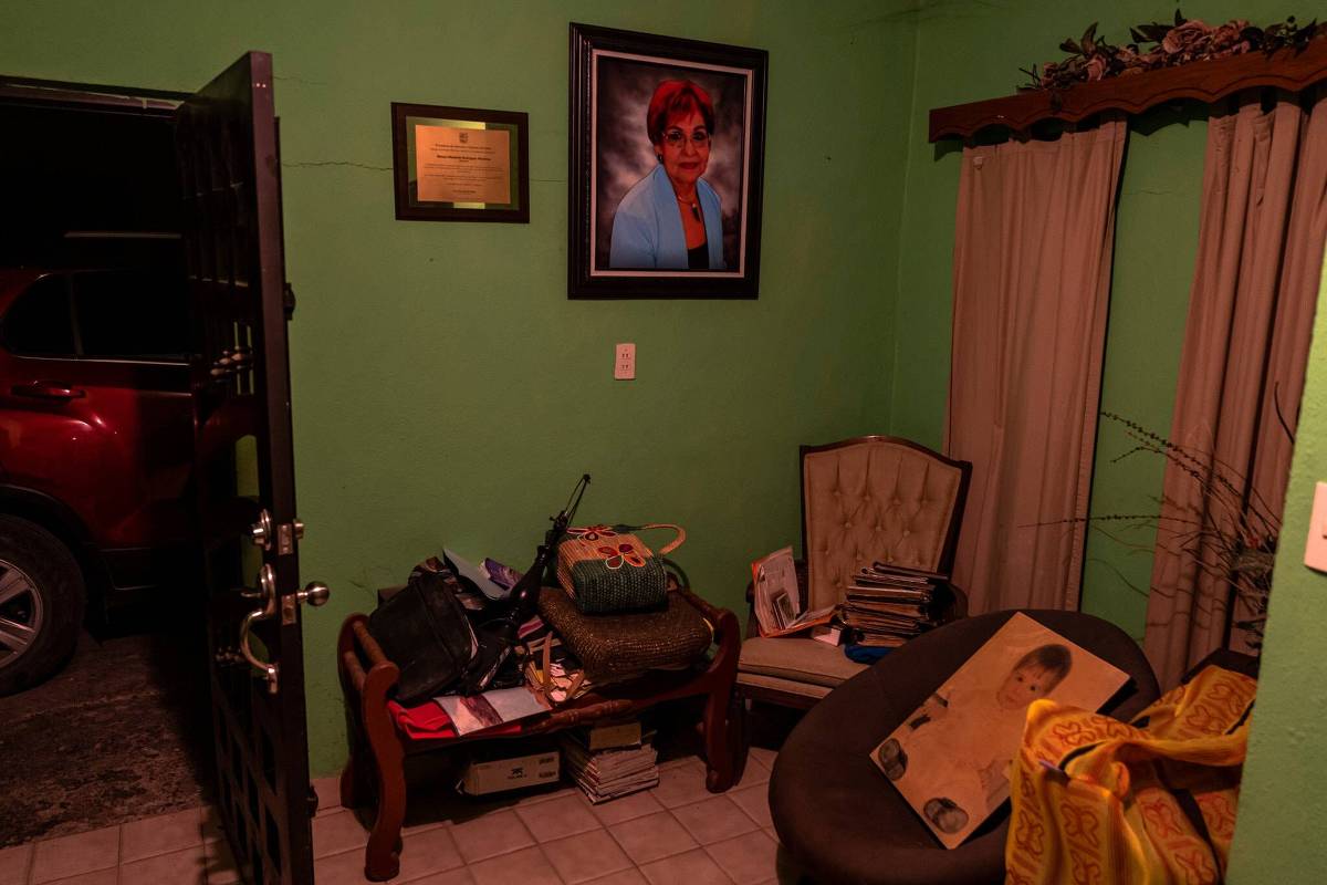 Retrato de Miriam Rodríguez pendurado na parede de sua casa em San Fernando, no México