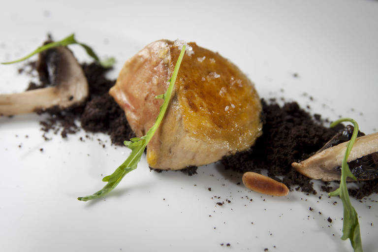 Foie Gras dourado e cogumelos, prato do restaurante Marcel, preparado pelo chef Raphael Despirite; clássico francês, endereço encerrou as atividades devido à pandemia
