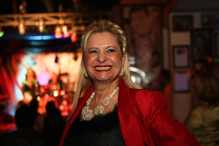 Lilian Gonçalves no show da Divina Valeria, no Biroska. Conhecida como a Rainha da Noite, Gonçalves comandava sete bares na rua Canuto do Val, na região central –destes, quatro fecharam as portas em 2020