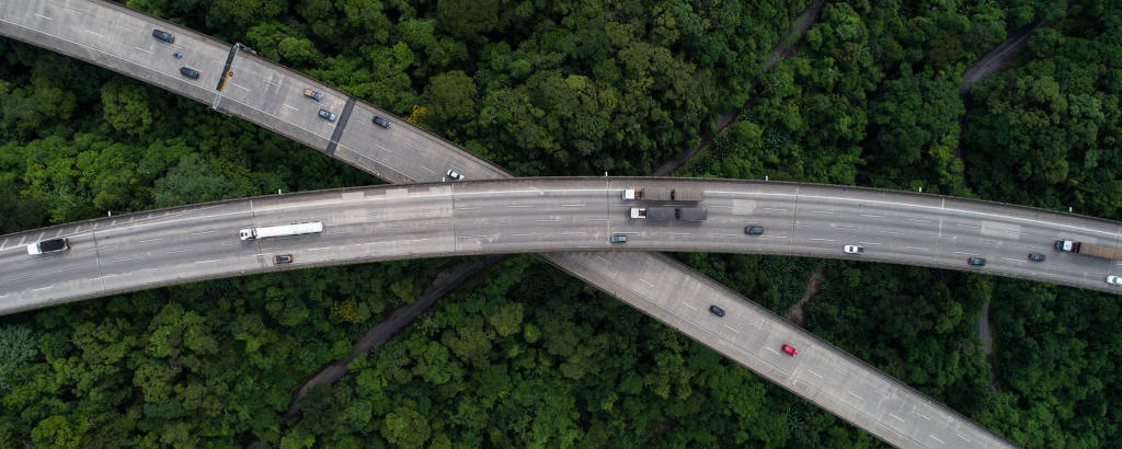 Rodovia dos Imigrantes, em São Paulo, vista de um drone