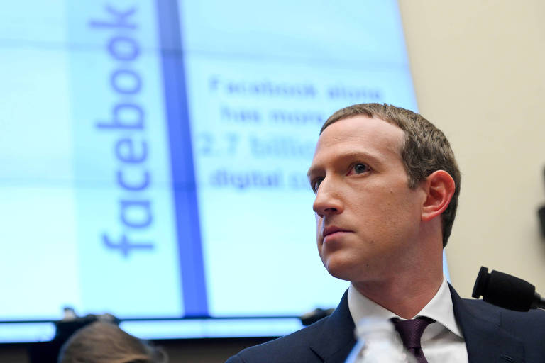 O CEO do Facebook, Mark Zuckerberg, presta depoimento ao Comitê de Serviços Financeiros da Câmara dos EUA, em Washington