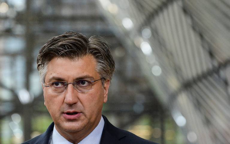O primeiro-ministro da Croácia, Andrej Plenkovic, 50, teve infecção confirmada em 30 de novembro, depois que sua esposa também se contaminou