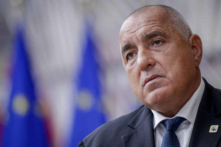 O primeiro-ministro da Bulgária, Boyko Borissov, 61, foi diagnosticado em 26 de outubro e continuou trabalhando em isolamento