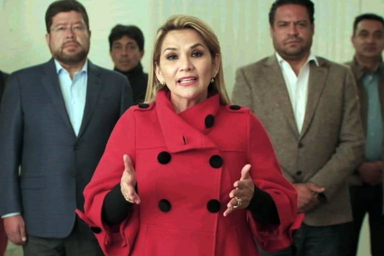 A ex-presidente interina da Bolívia, Jeanine Añez, 53, descobriu que havia sido infectada em 7 de julho