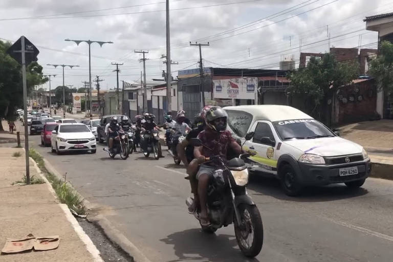 protestos de motociclistas em uma rua de Fortaleza