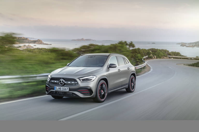 Modelo GLA. Mercedes-Benz A fábrica de Iracemápolis, que será fechada neste ano, começou a operar em março de 2016. Foram investidos R$ 600 milhões na unidade. Em setembro passado, mês em que a produção do utilitário esportivo GLA foi encerrada, a capacidade ociosa era de 84%. A linha de montagem do sedã Classe C foi encerrada na quarta-feira (16).