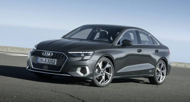 A3 Sedan. Audi A linha de produção começou a ser compartilhada com a Volkswagen em São José dos Pinhais (PR) no fim da década de 1990. A montagem chegou a ser interrompida por nove anos, mas foi retomada em outubro de 2015 com o Inovar-Auto. Atualmente a marca emprega 300 funcionários e produz o sedã A3, mas a nova geração,. que chegará em 2021, deverá ser importada da Alemanha