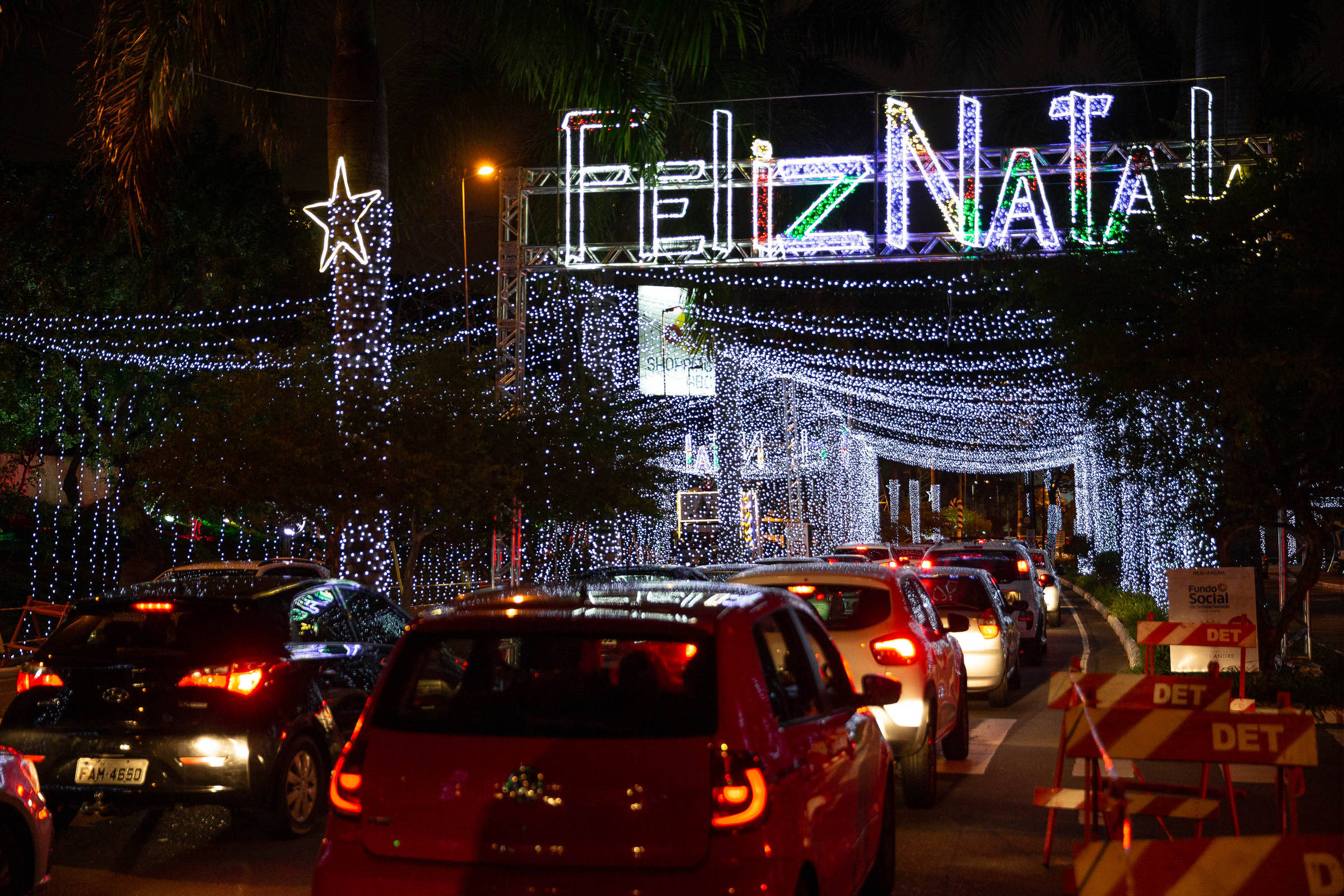 Pandemia afeta a decoração e deixa o Natal com menos brilho na Grande SP -  19/12/2020 - São Paulo - Agora