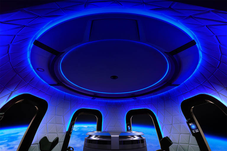 Interior da cápsula New Shepard, da Blue Origin, empresa que se gaba por ter as maiores janelas do mercado