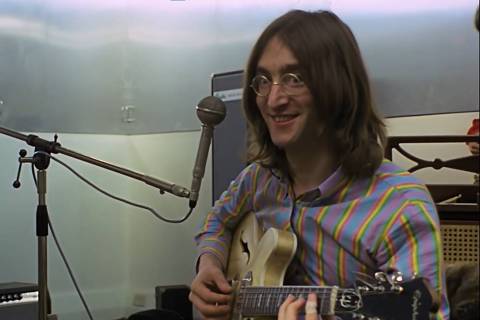 John Lennon em cena do filme 'Get Back', dirigido por Peter Jackson, sobre as gravações do disco 'Let it Be', dos Beatles