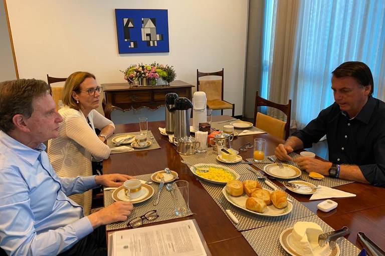 Encontro entre o presidente Jair Bolsonaro e o prefeito do Rio de Janeiro Marcelo Crivella, em outubro de 2020