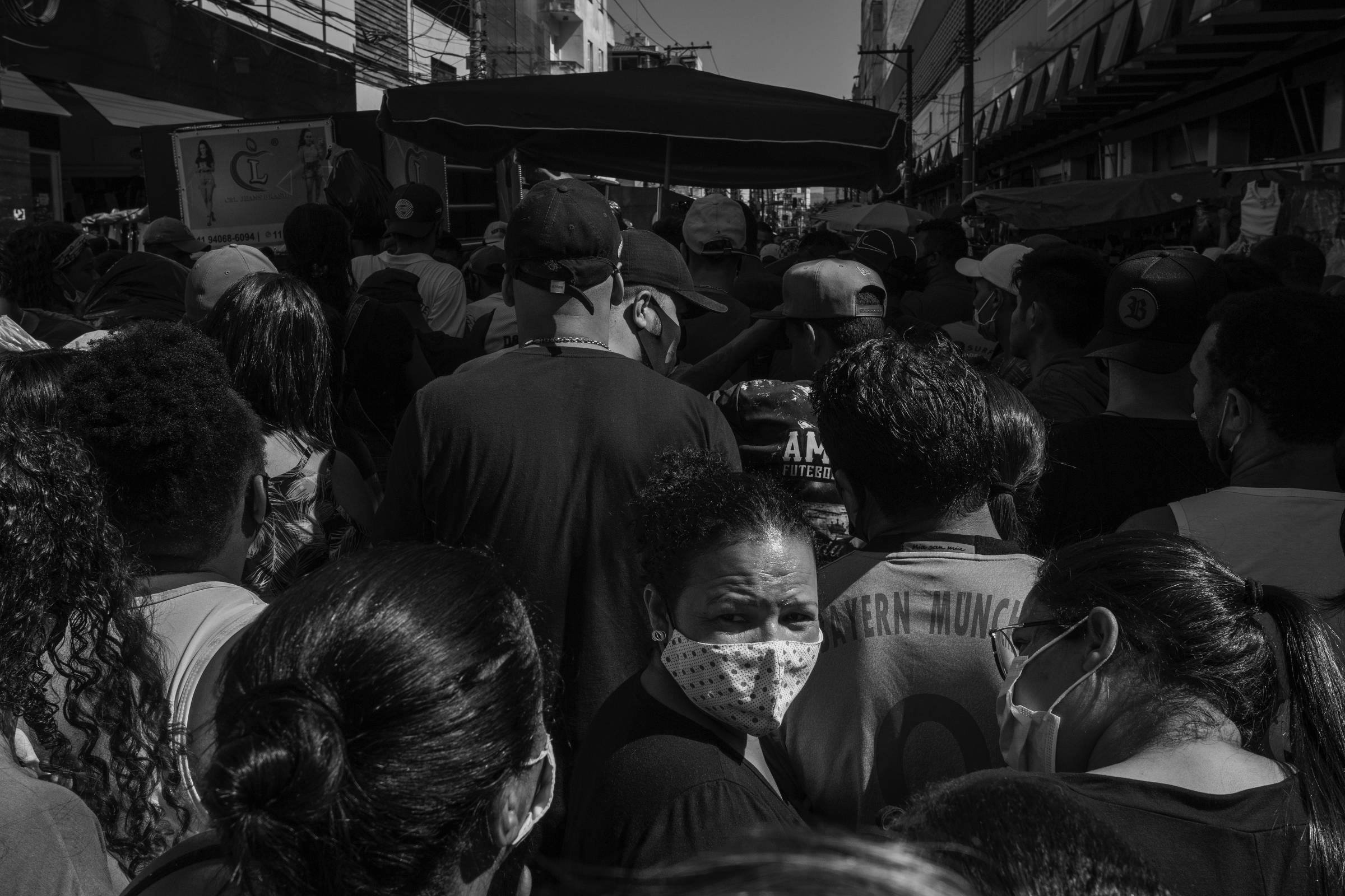 Brasil registra mais de 1.700 mortes em 24h e bate novo recorde diário e de média móvel de óbitos