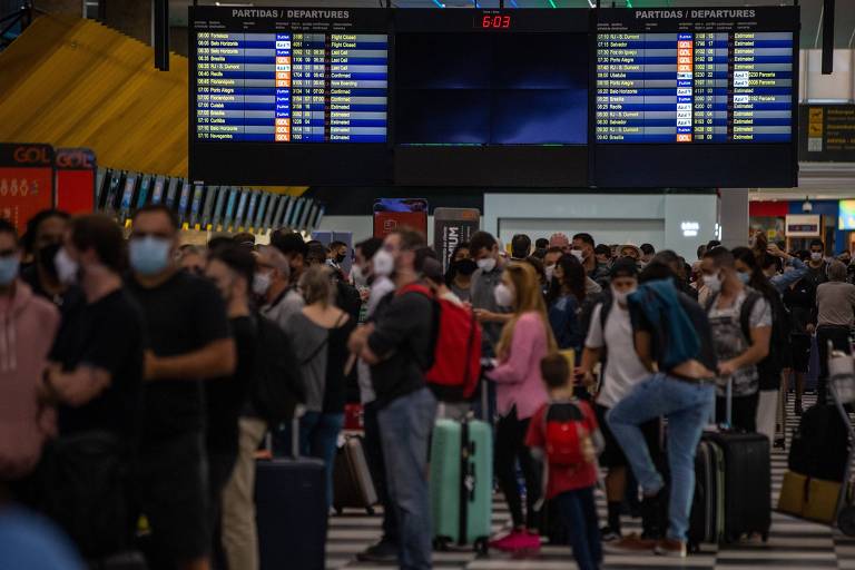 Foto mostra a movimentação de pessoas no Aeroporto de Congonhas, em São Paulo