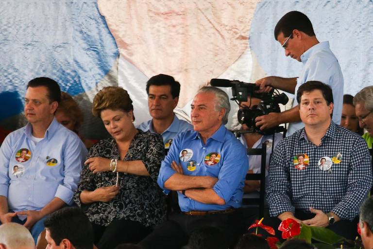 O então deputado estadual Baleia Rossi ao lado do então vice-presidente Michel Temer, da presidente Dilma Rousseff e de Gilberto Kassab (PSD) em Jales, interior paulista