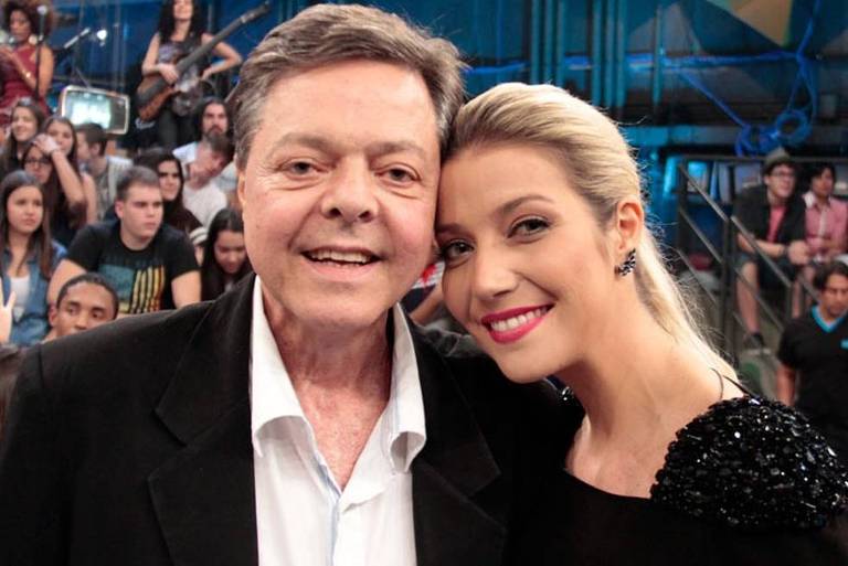 Luiza Possi e o pai Líber Gadelha, durante uma gravação do programa Altas Horas (Globo)
