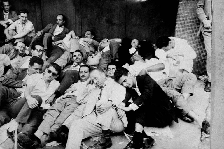 Durante a greve, os jornalistas da Folha fizeram piquete na porta da sede dos Diários Associados. Nenhum jornal circulou na cidade durante três dias em dezembro de 1961