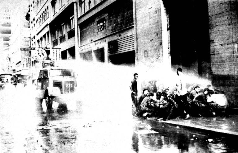 Apesar da repressão policial, as negociações entre grevistas e empresas foram vitoriosas para os jornalistas. O que, em contrapartida, piorou ainda mais situação econômica da empresa Folha da Manhã