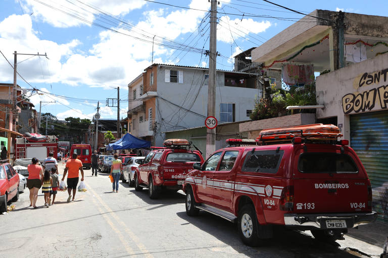 Três pessoas morrem após deslizamento de terra em Embu das Artes, na Grande  SP - País - Diário do Nordeste