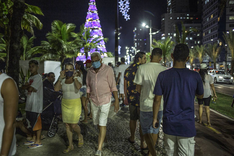 Movimentação na orla de Praia Grande na véspera de Ano-Novo