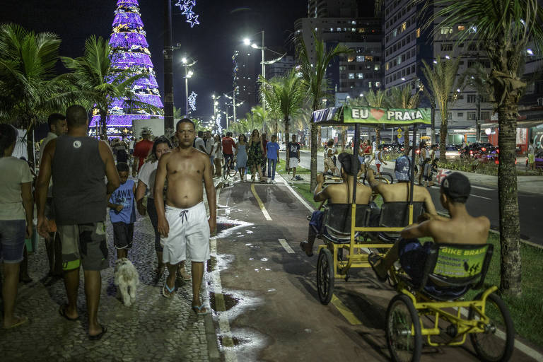 Movimentação na virada do ano na orla de Praia Grande 