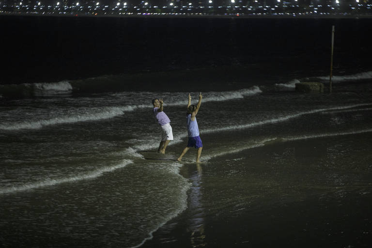 Dupla comemora Ano-Novo em Santos