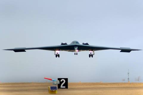 Aviões capazes de lançar superbomba no Irã decolam dos EUA